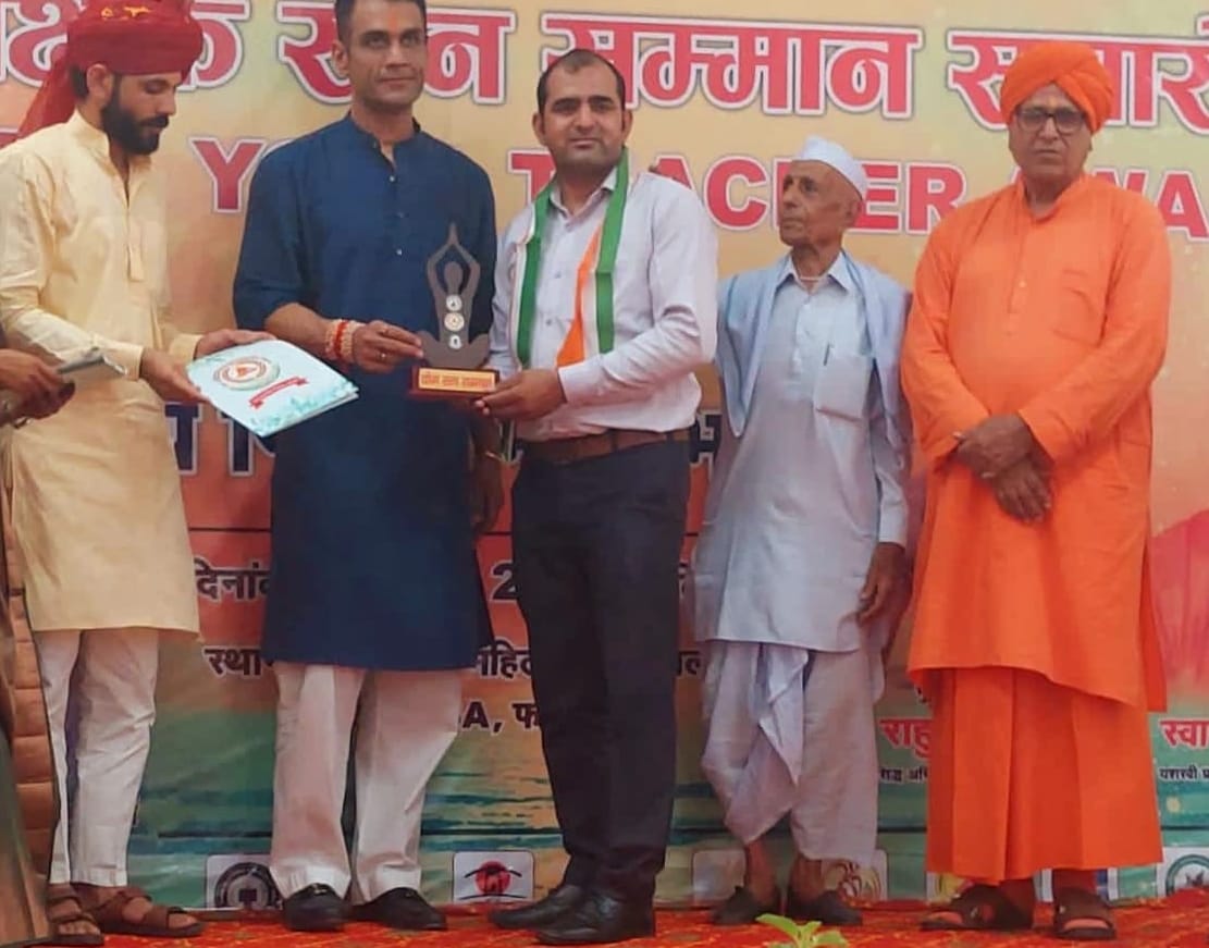 Dr. Janak Raj received National Yoga Ratna Teacher Award