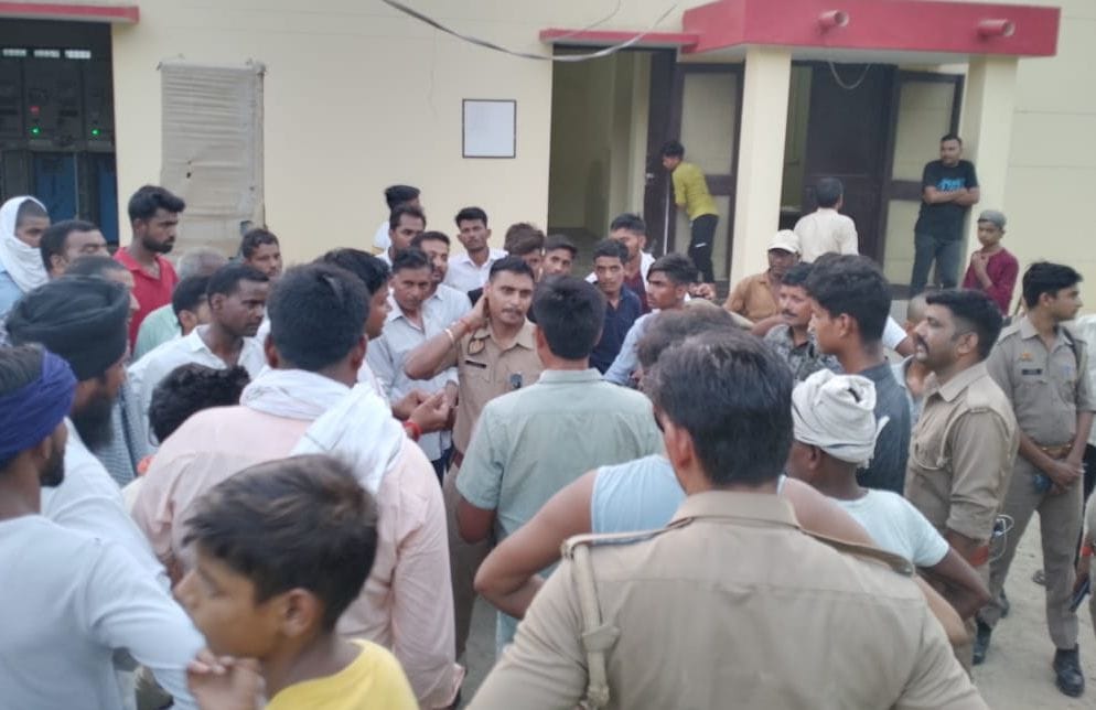 Consumers created ruckus at the power house, supply to the entire area was stopped.