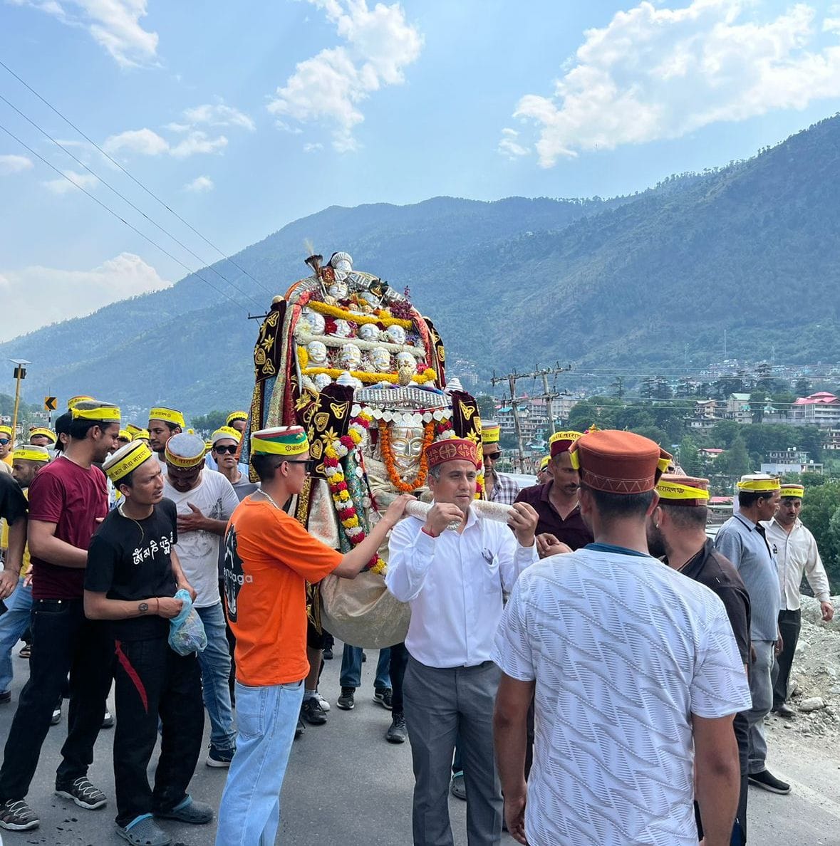 Dev Kali Naag comes out for royal bath