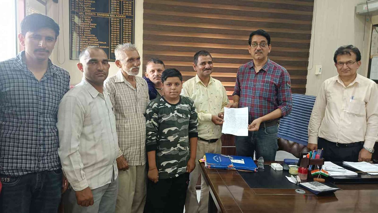 Drinking water crisis in Mitiya, villagers met executive engineer