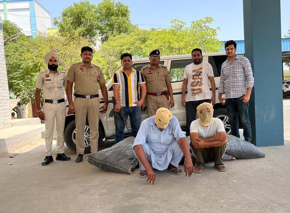 Smugglers tried to run over the police, when they ran away the car overturned in the bushes.