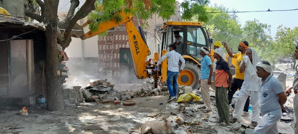 Railways removed illegal encroachments in Gyan Nagar