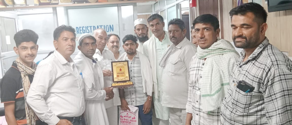 Muslim youth donated blood on Eid-ul-Adha by not sacrificing goat