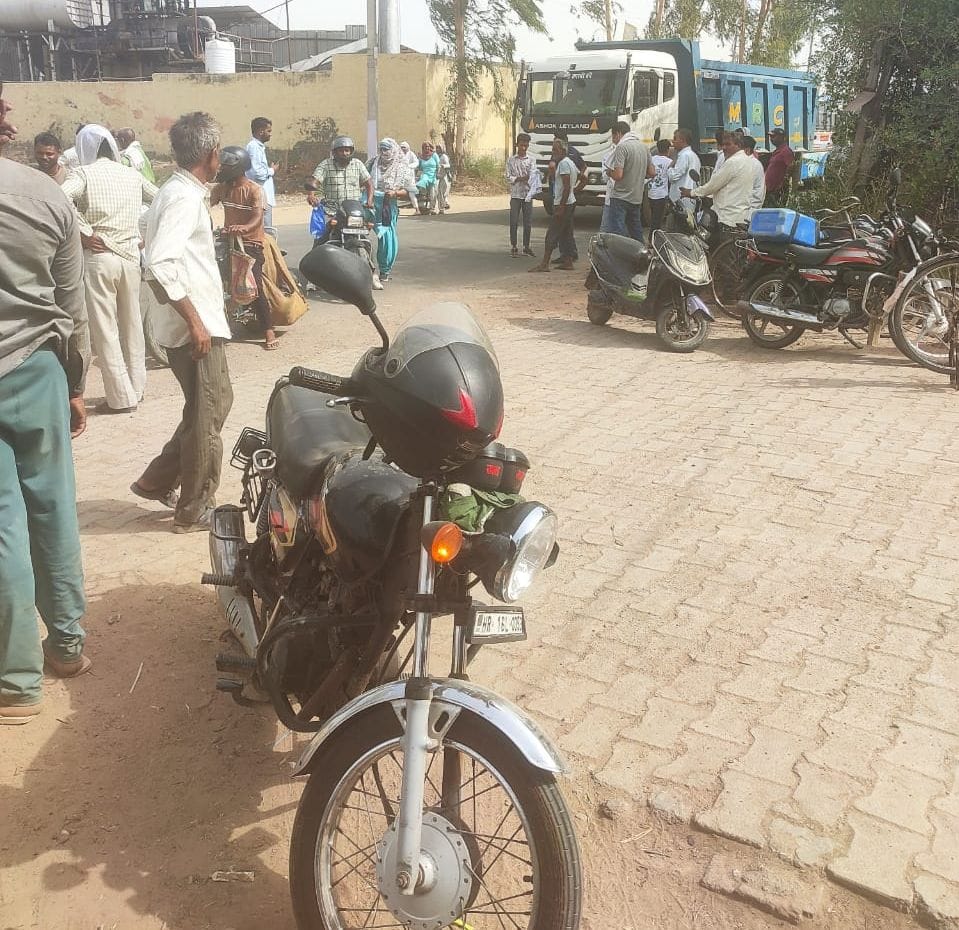 Villagers blocked Hansi-Bhiwani road due to drinking water shortage