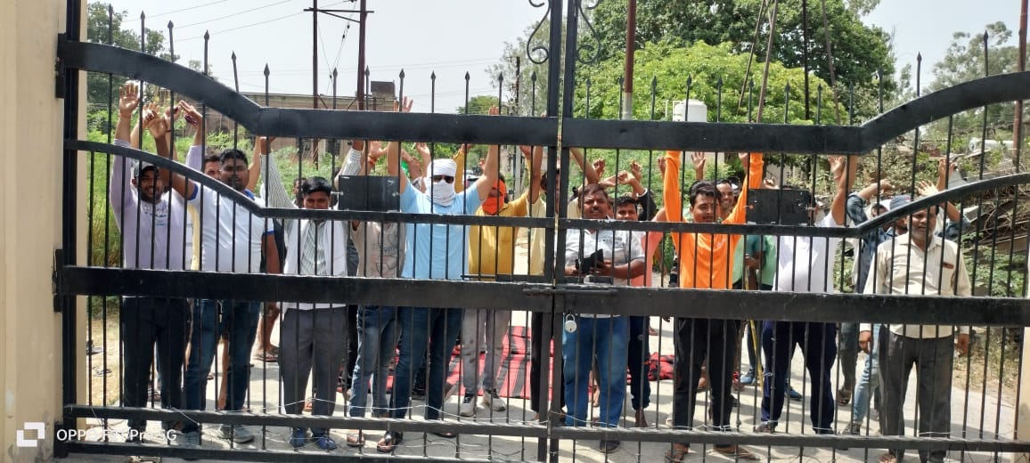 Villagers got angry over power cuts, reached the power station and held JE and other employees hostage