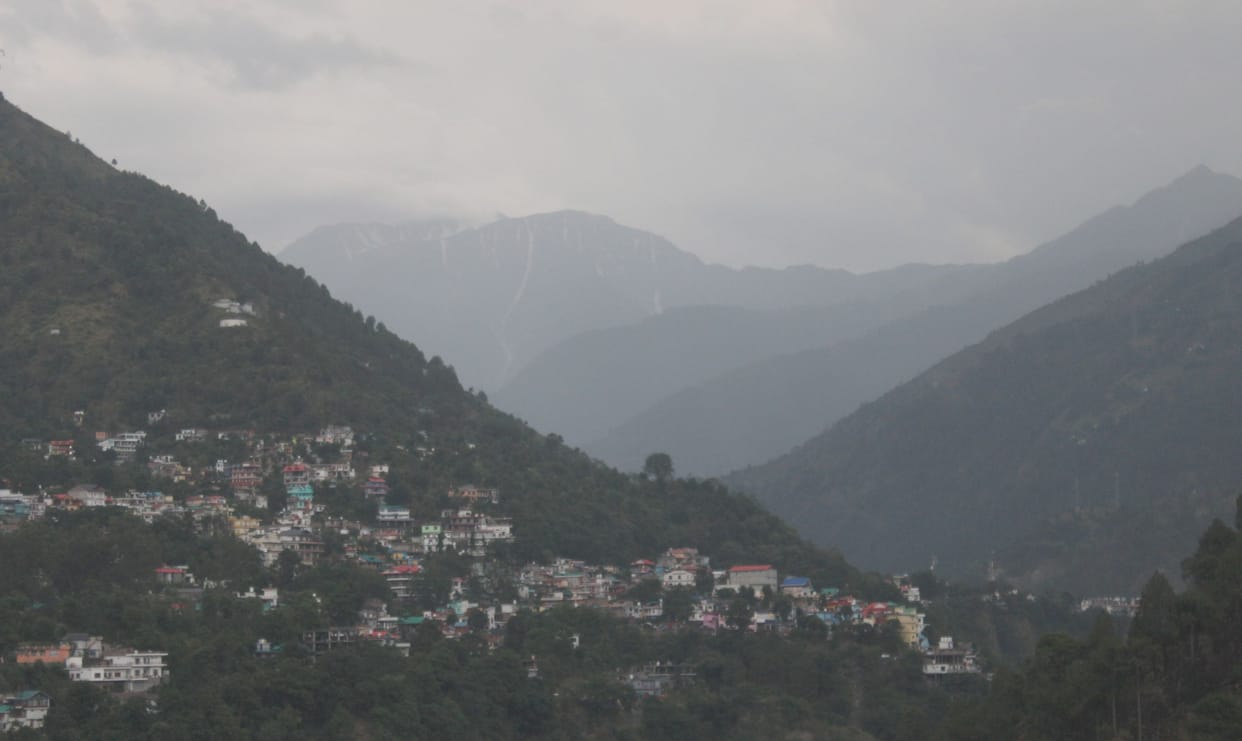 Snowfall on the peaks of Bharmour, rain in the plains and hailstorm in Dalhousie.