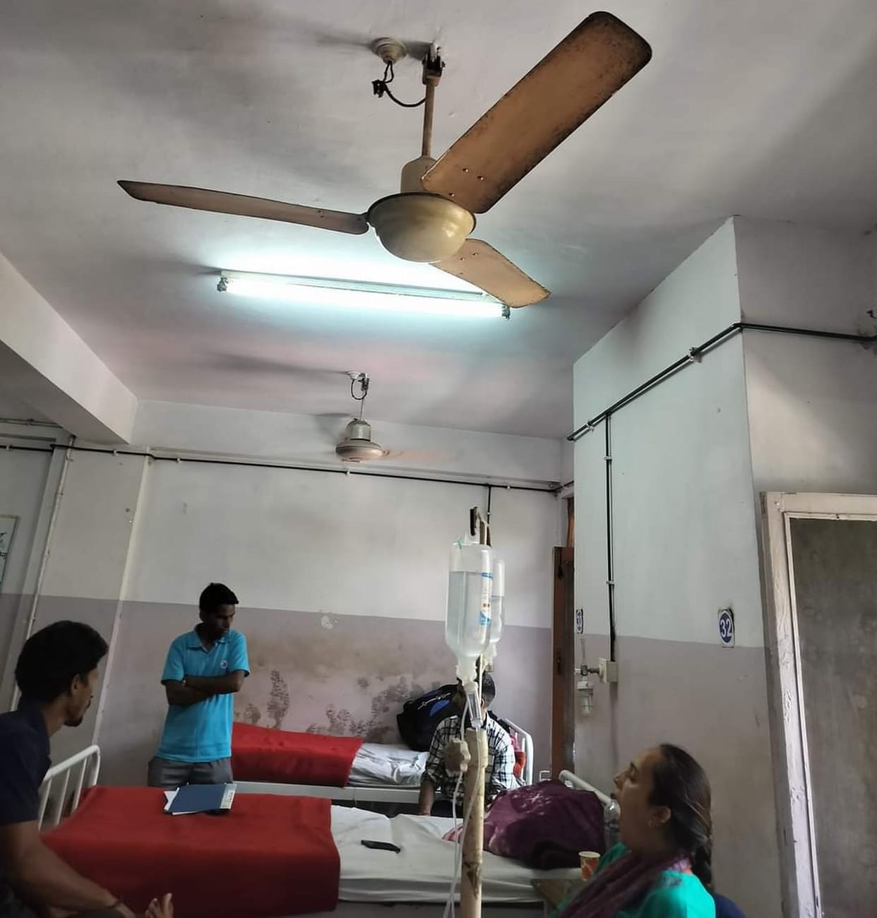 Fans are not providing air even in the scorching heat in the women's ward of the medical college.