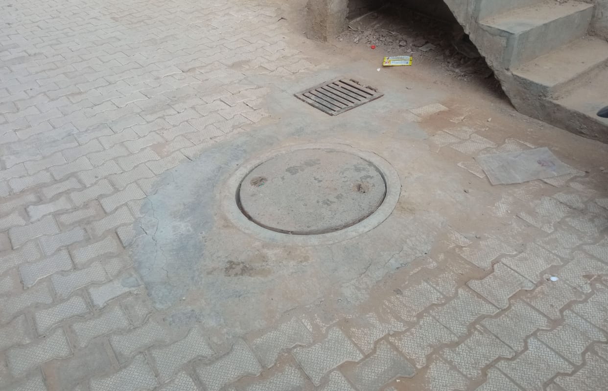 electricity company laid down cable in sewer line in agra