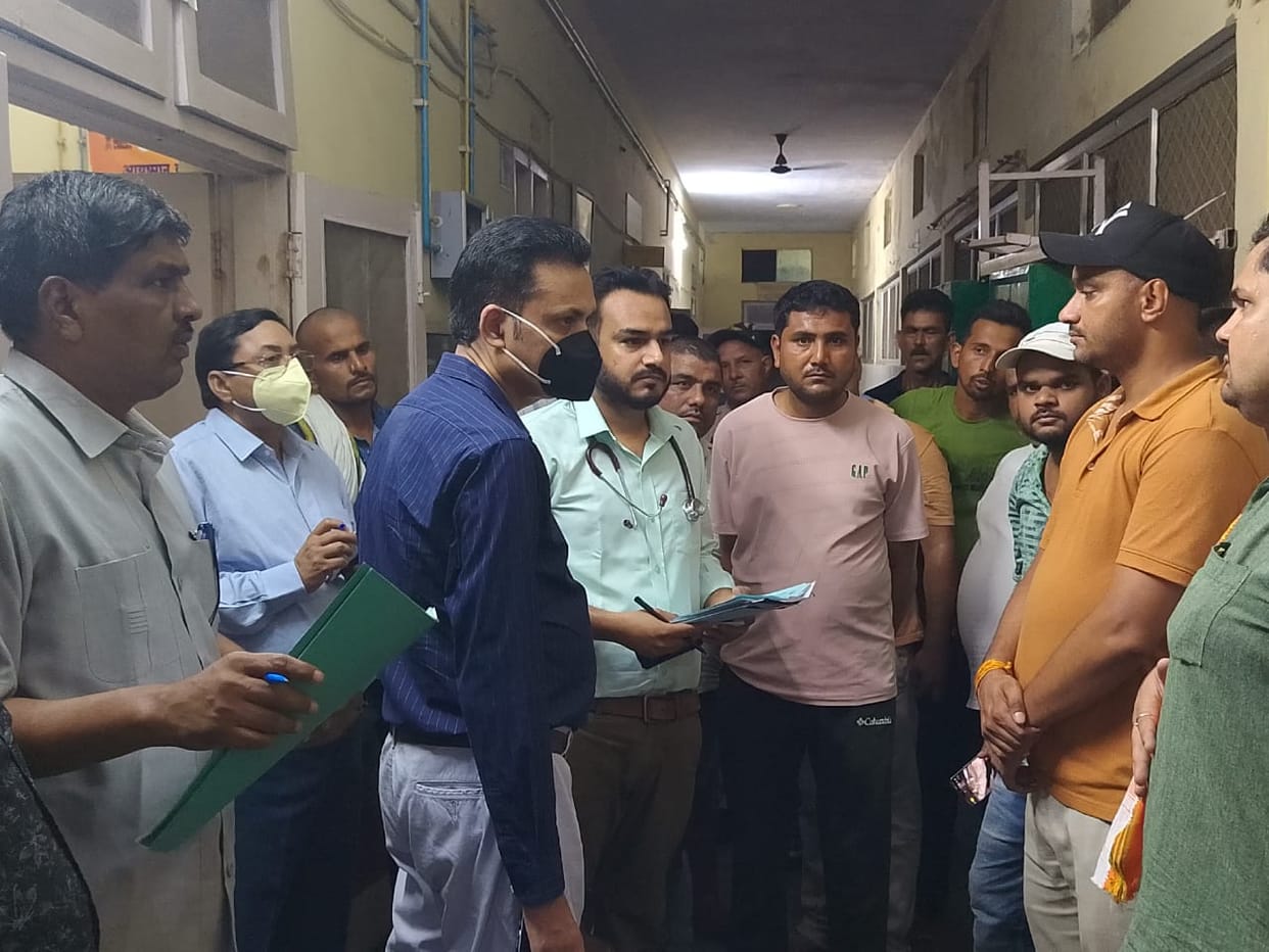 Divisional Commissioner arrived late at night to inspect the medical college