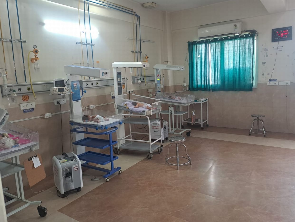 Newborn baby transformed in Mathura District Women's Hospital dead baby given to mother instead of living