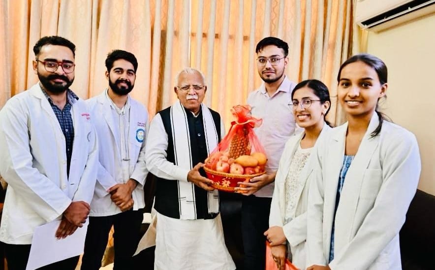 MBBS students met Manohar Lal and reminded him of their demands