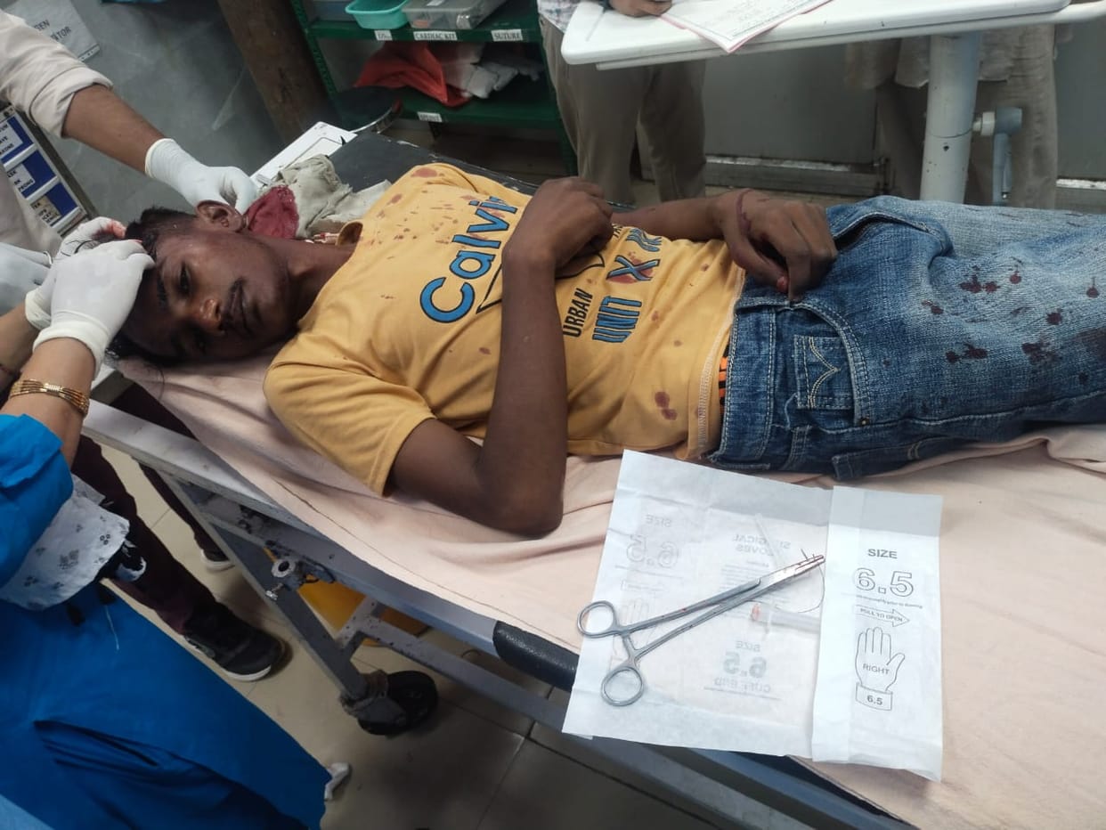 Three boys who came on bike injured a young man by beating him