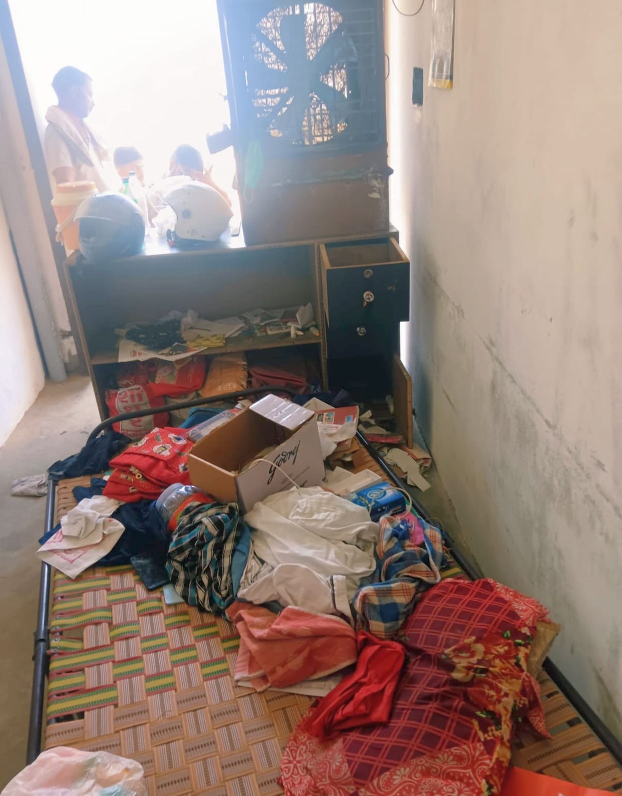 Floor found in Preet Vihar Colony, thieves took away goods worth two lakhs