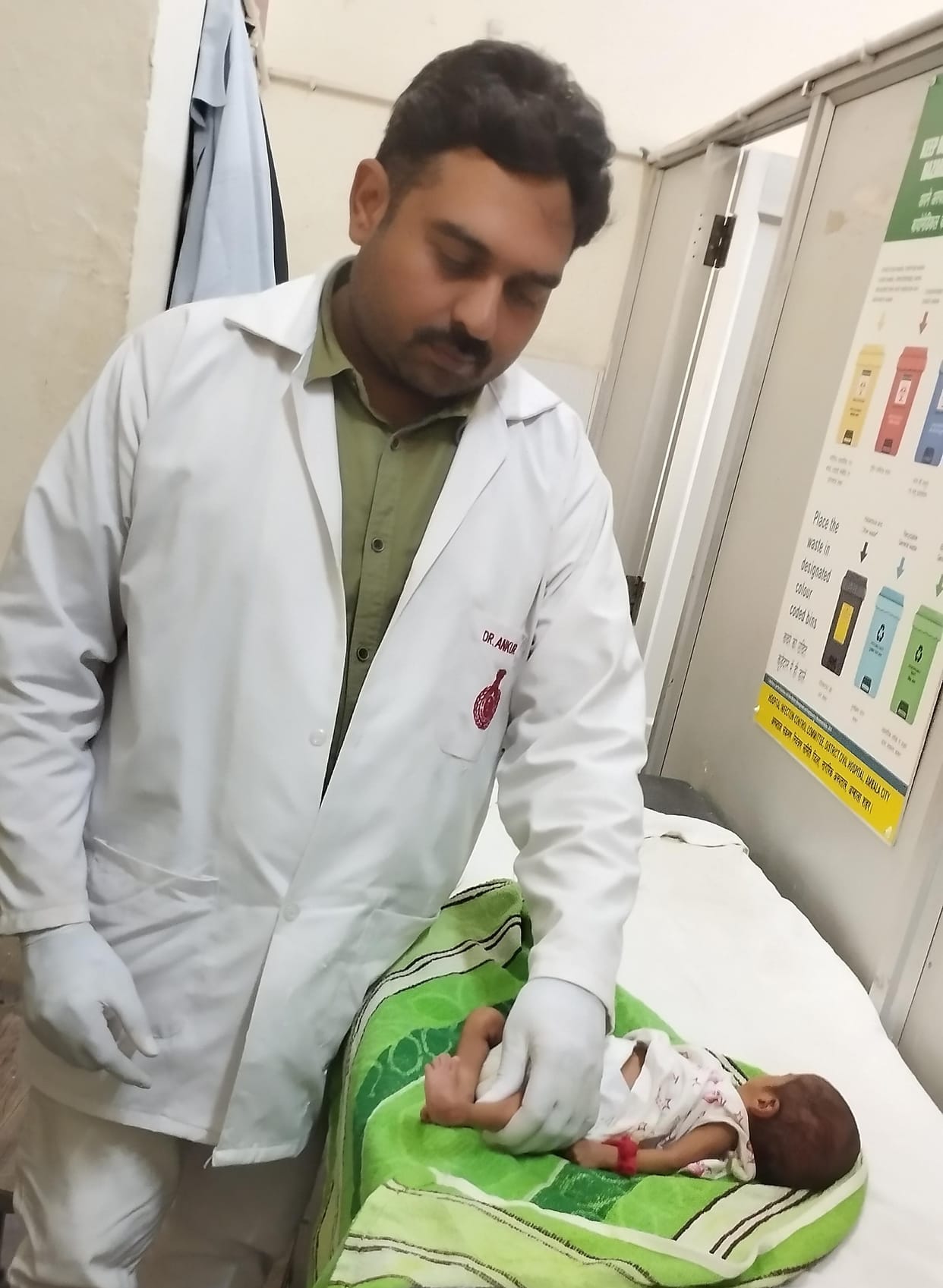 Children's crooked legs can be cured with treatment at an early age