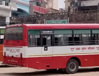 Inspectors son thrown out of a moving bus, crushed to death by the rear wheel