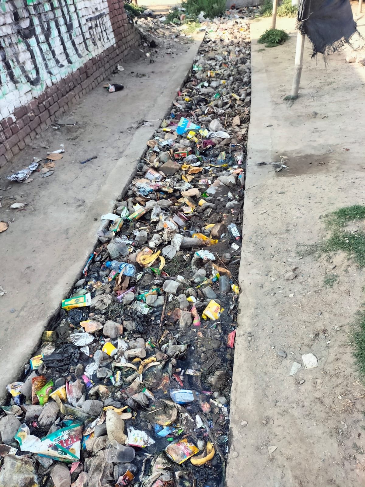The drain was cleaned on paper, but was found choked on the spot