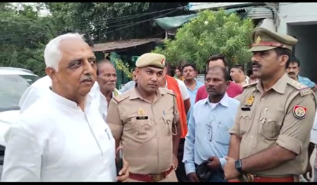 hooter erased from congress leader
