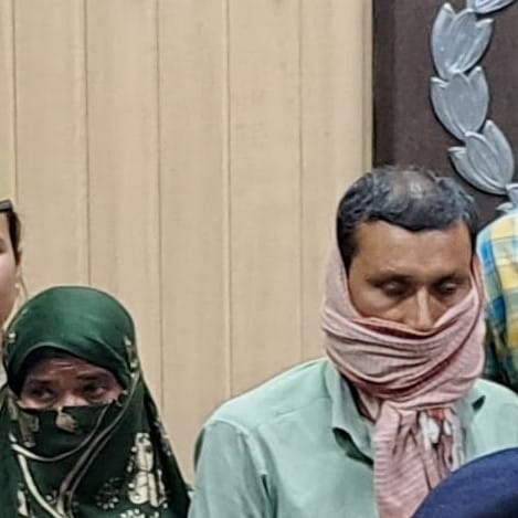 Couple carrying reward of Rs 25-25 thousand arrested