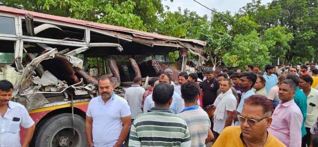 bus truck accident 2 died 13 injured