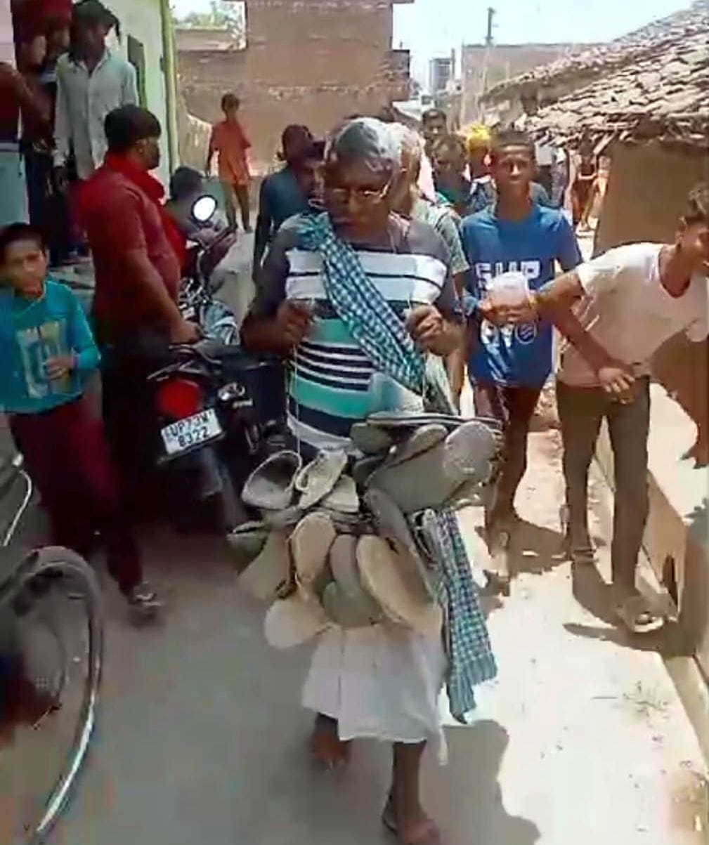 On suspicion of having a love affair, an elderly man was garlanded with shoes and slippers and taken around the village