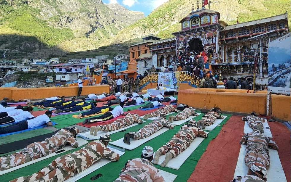 Employees and soldiers also did yoga in Badrinath and Auli.