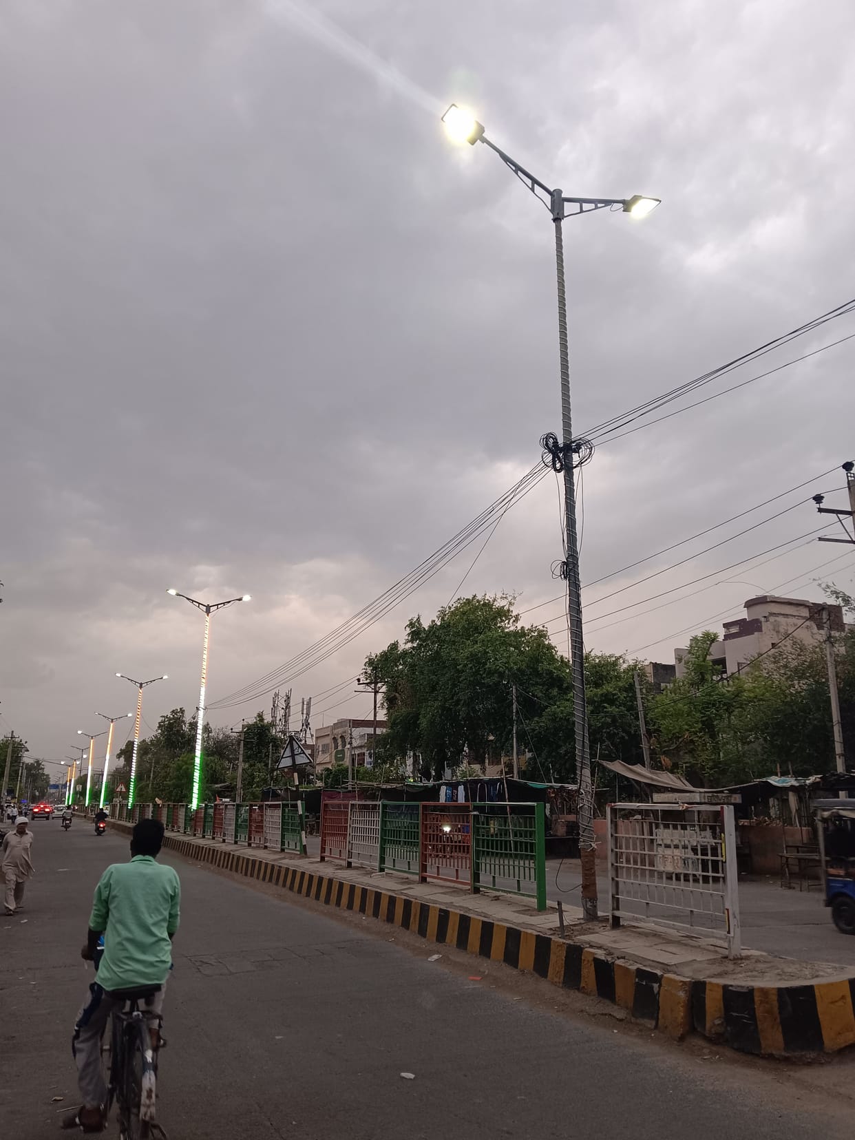 Five years guarantee, tricolor lights could not be lit even for one year