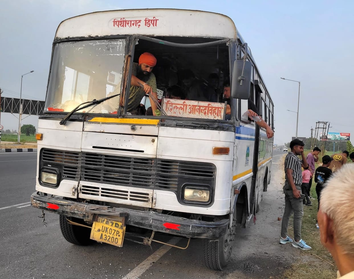 The glass of the roadways bus broke and fell on the passengers near Gajraula.