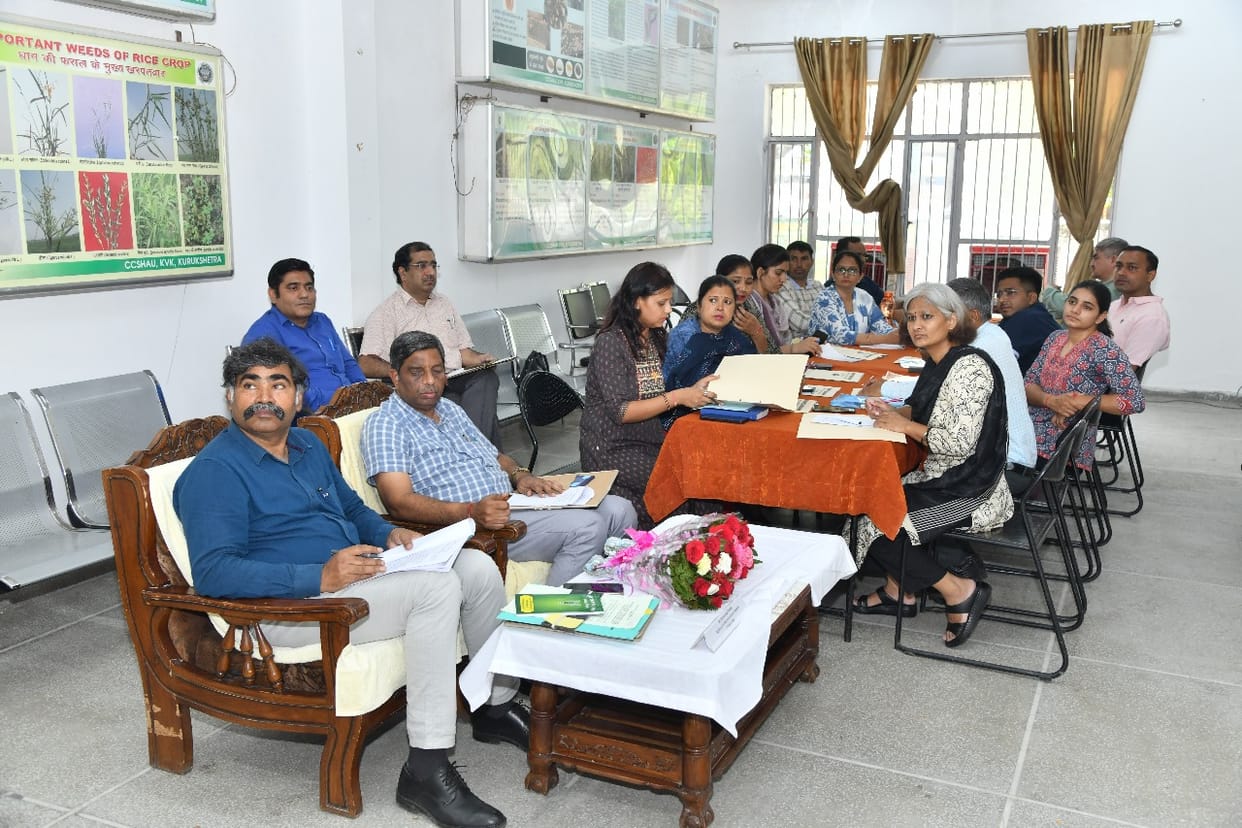 Agricultural scientists expressed concern over problems related to decreasing ground water level, climate change and environment.