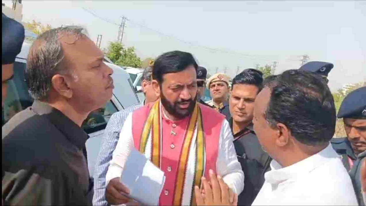 Chief Minister stopped at the protest site of Talwandi Rana, assured to get the permanent road work done at a fast pace
