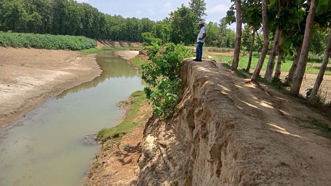 Area residents upset due to lack of repairs on the banks of Chandan River