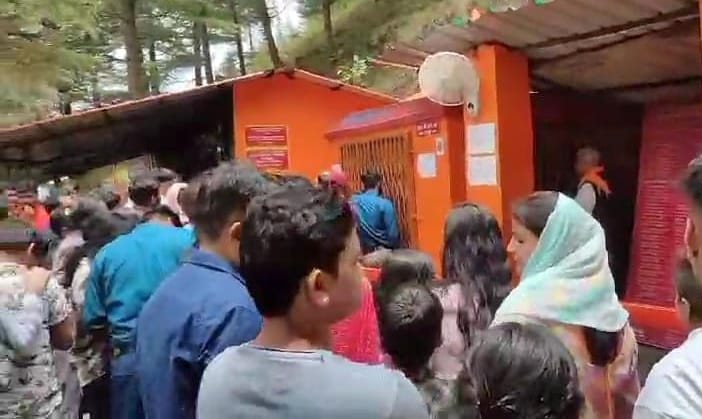 Patal Bhubaneswar cave is buzzing with tourists