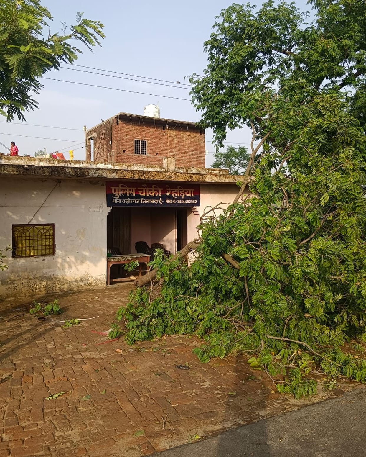 The wall of the hut collapsed in the rain, an old woman died