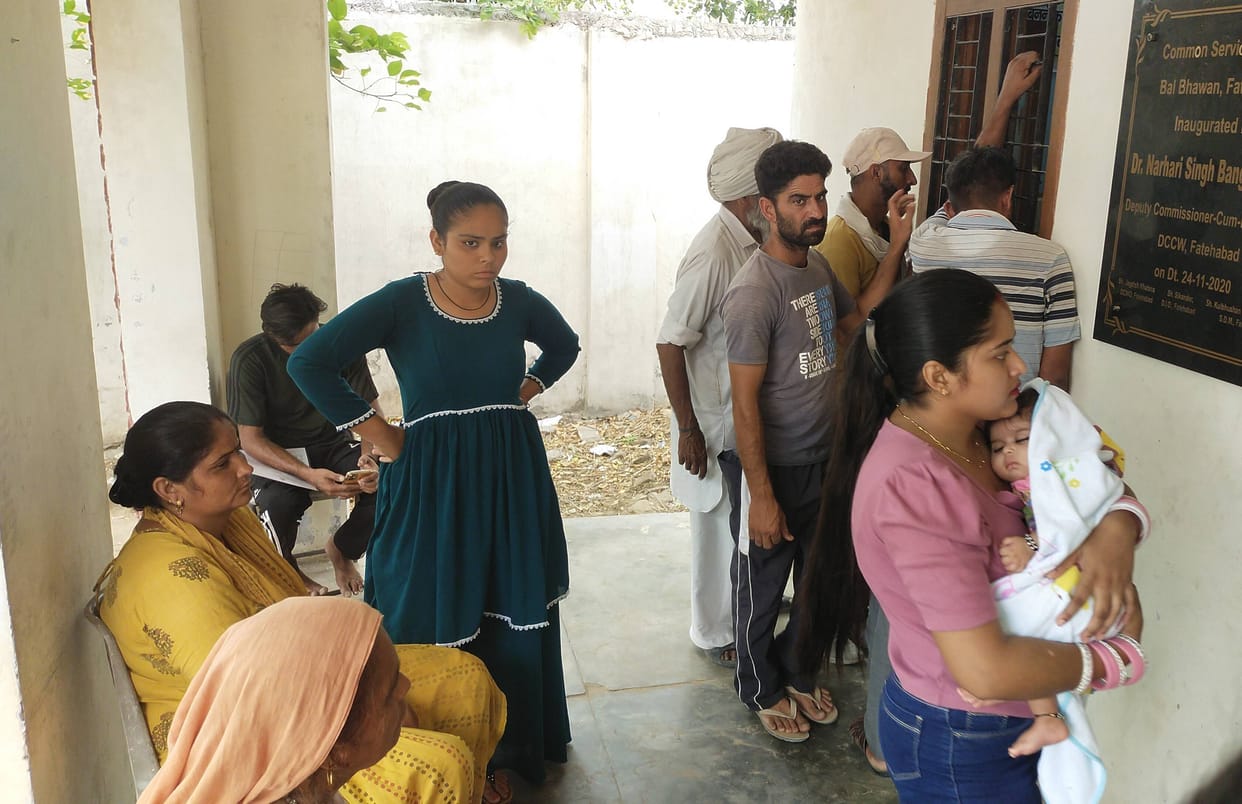 Aadhaar machines were stopped without preparation, now people are facing trouble