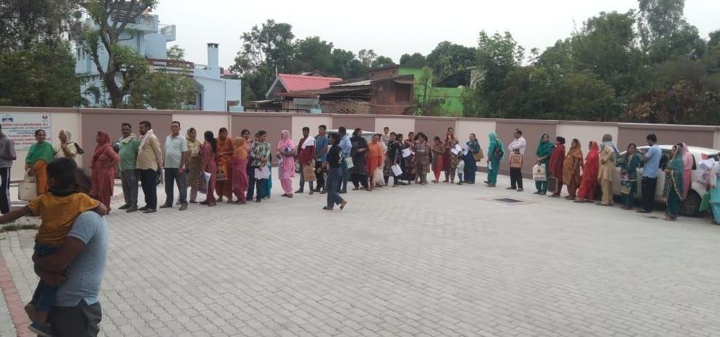 Crowd of women gathered in Ghanari to submit documents