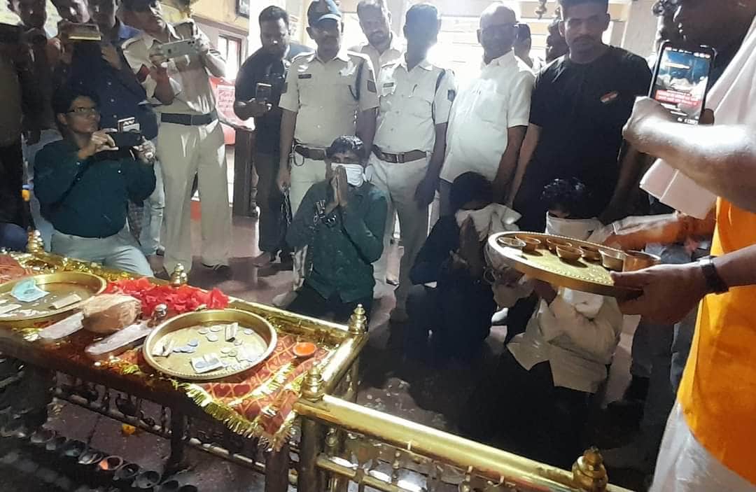 राजगढ़ के जालपा माता मंदिर में हाथ जोड़कर माफी मांगते हुए चोर