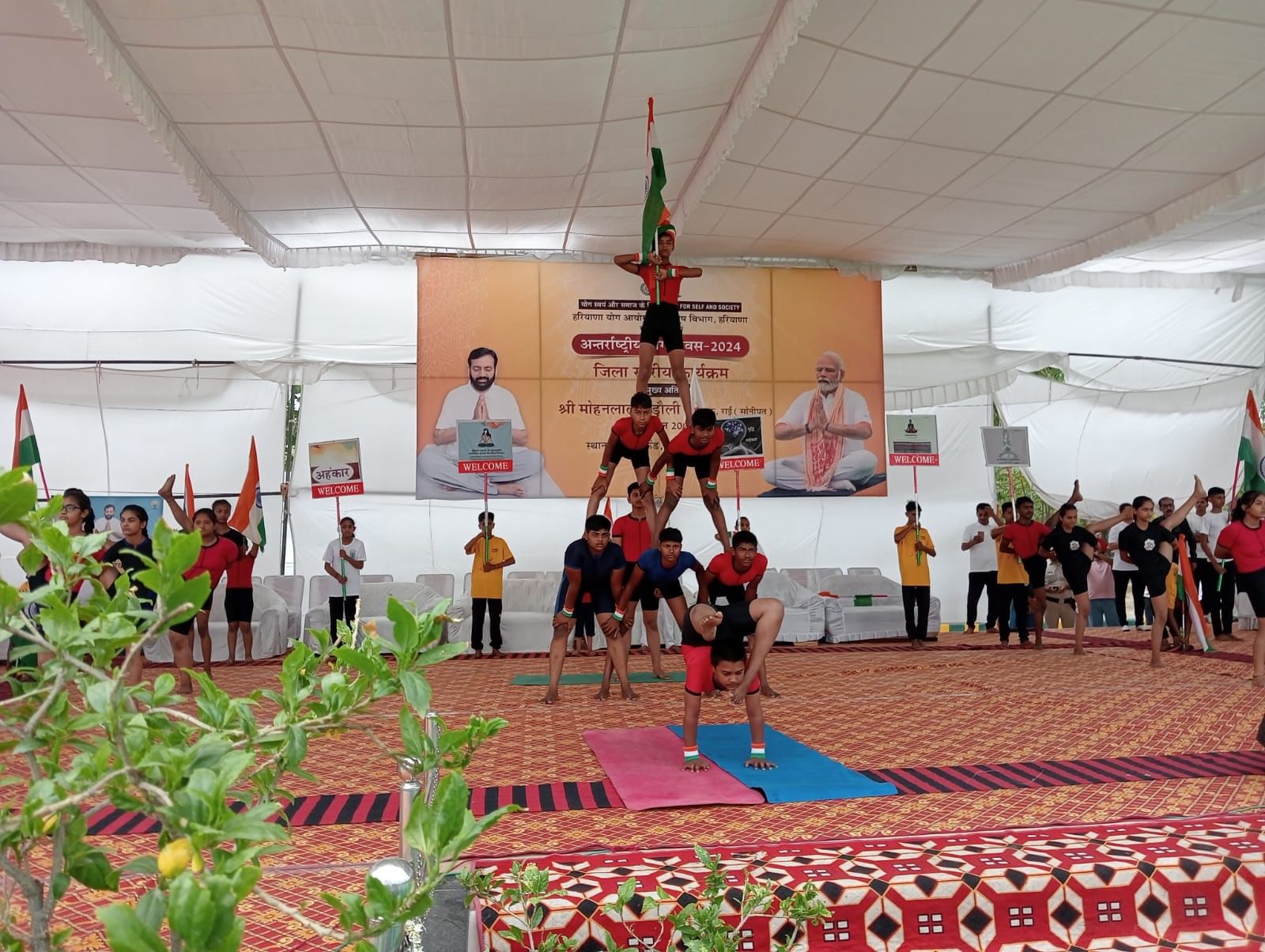Sonipat News: अंतरराष्ट्रीय योग दिवस पर उमड़ा जनसमूह, एक साथ किया योग