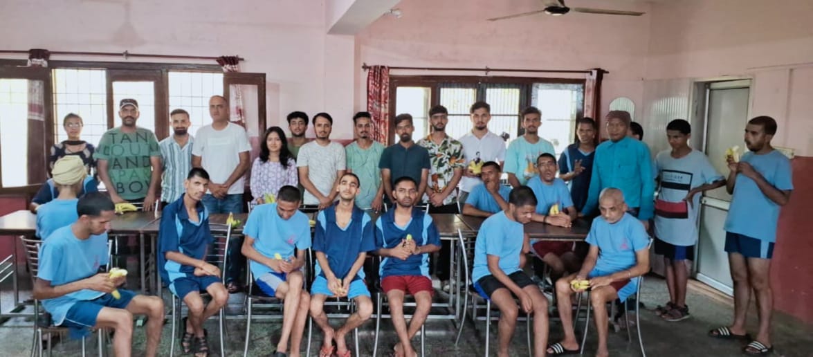 nsui distributed fruits to children in aastha school
