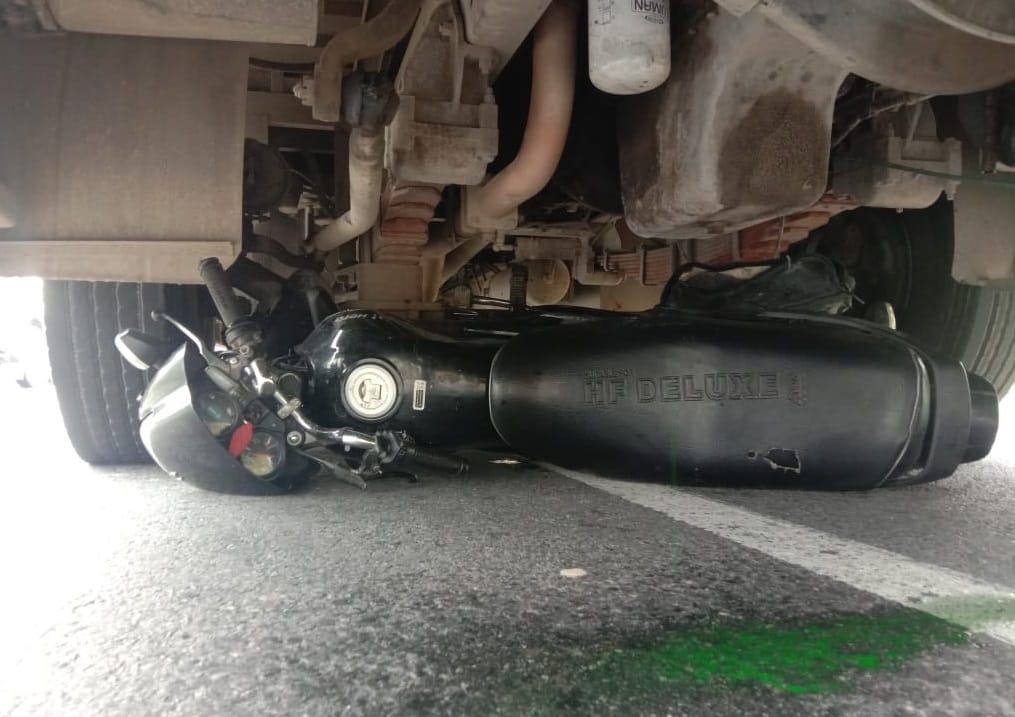 Old bike rider crushed by roadways bus, family members blocked the road