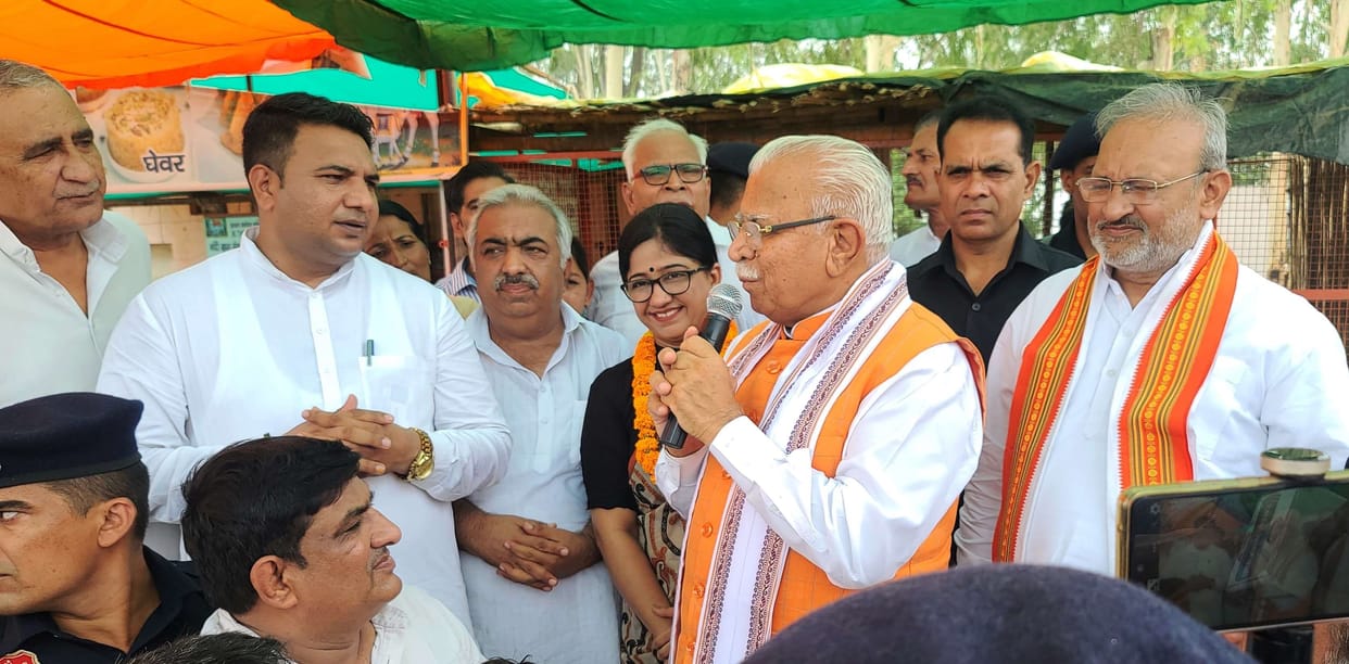 It is the job of the workers to nurture the lotus bud in whose hand the party will give: Manohar Lal