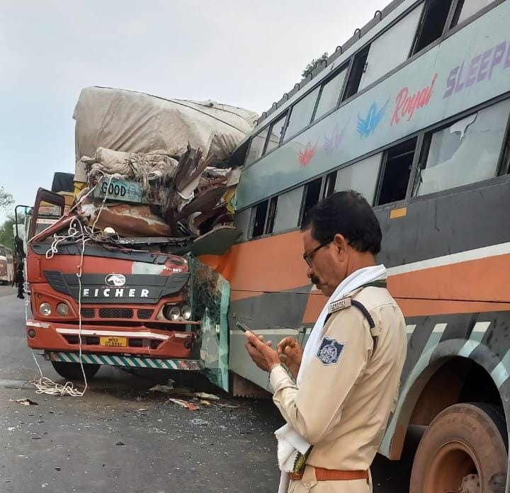 Head-on collision between bus and truck on Damoh Sagar State Highway