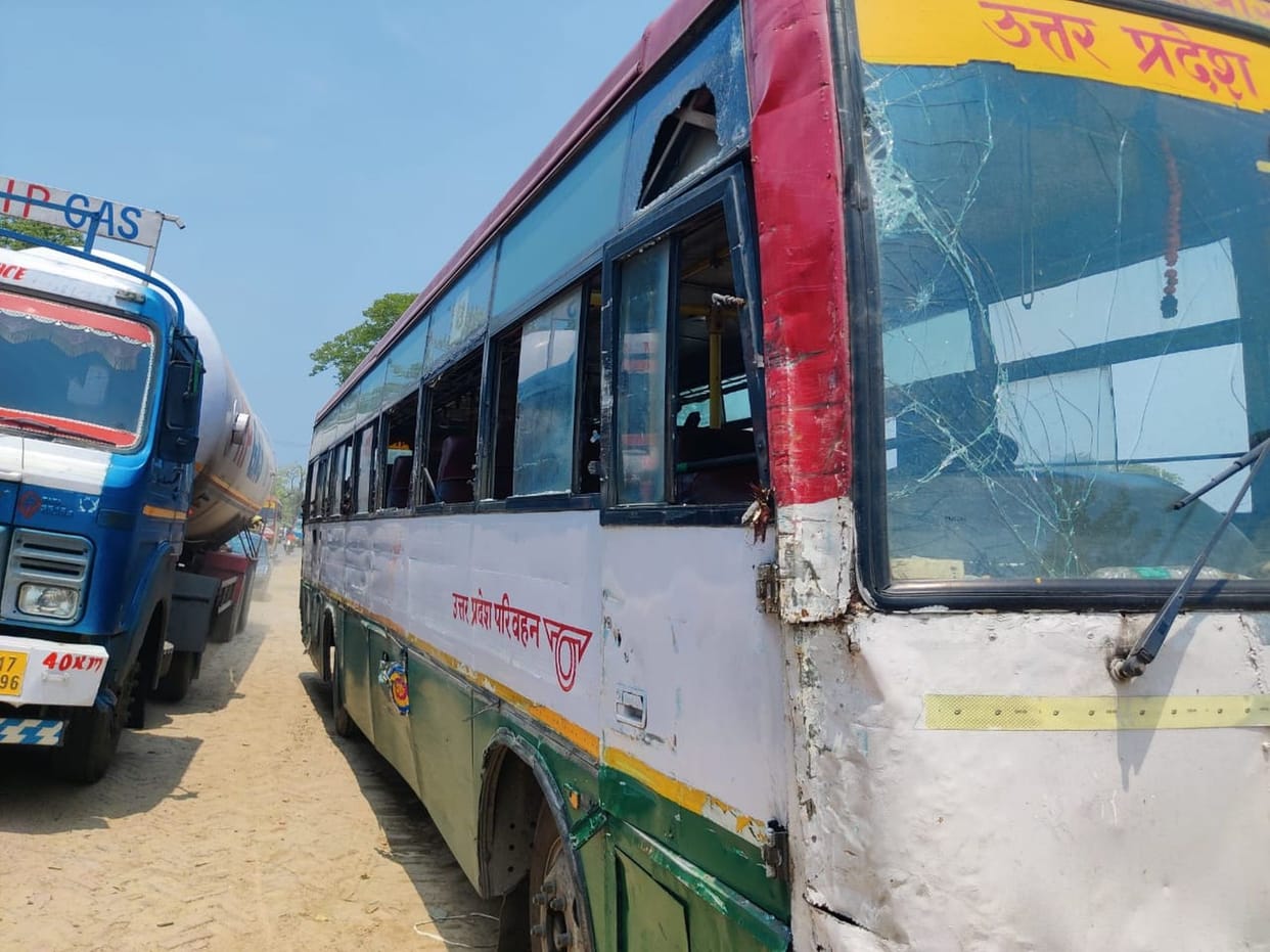 A woman's hand was cut off while sitting in a bus, a young man's hand was broken