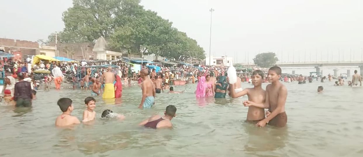 On the second day also, worship was done by taking a dip on Jyeshtha Purnima