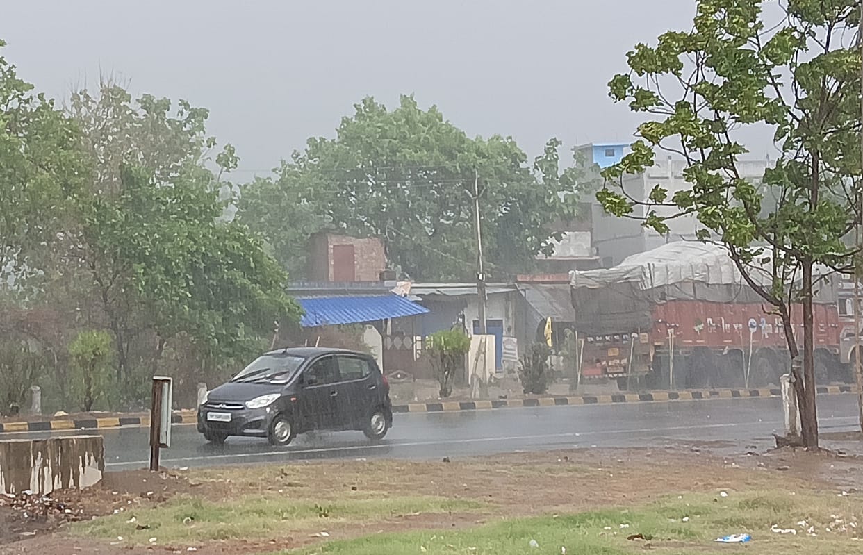 Leaving the city, it rained in Bankati and Harraiya areas, relief from heat.
