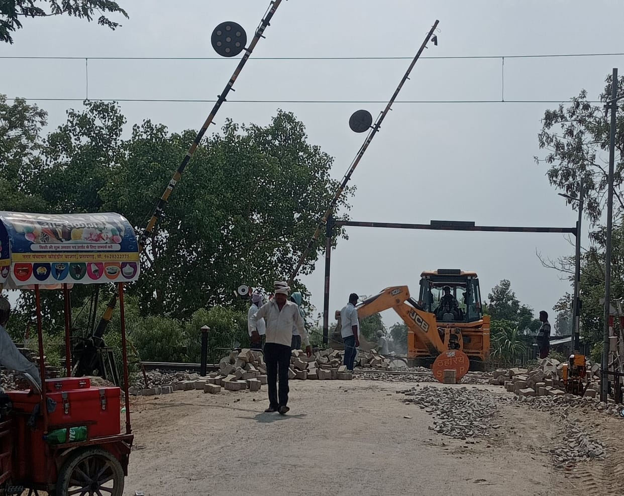 Chheeda crossing remained closed, people reached their destination after traveling long distances
