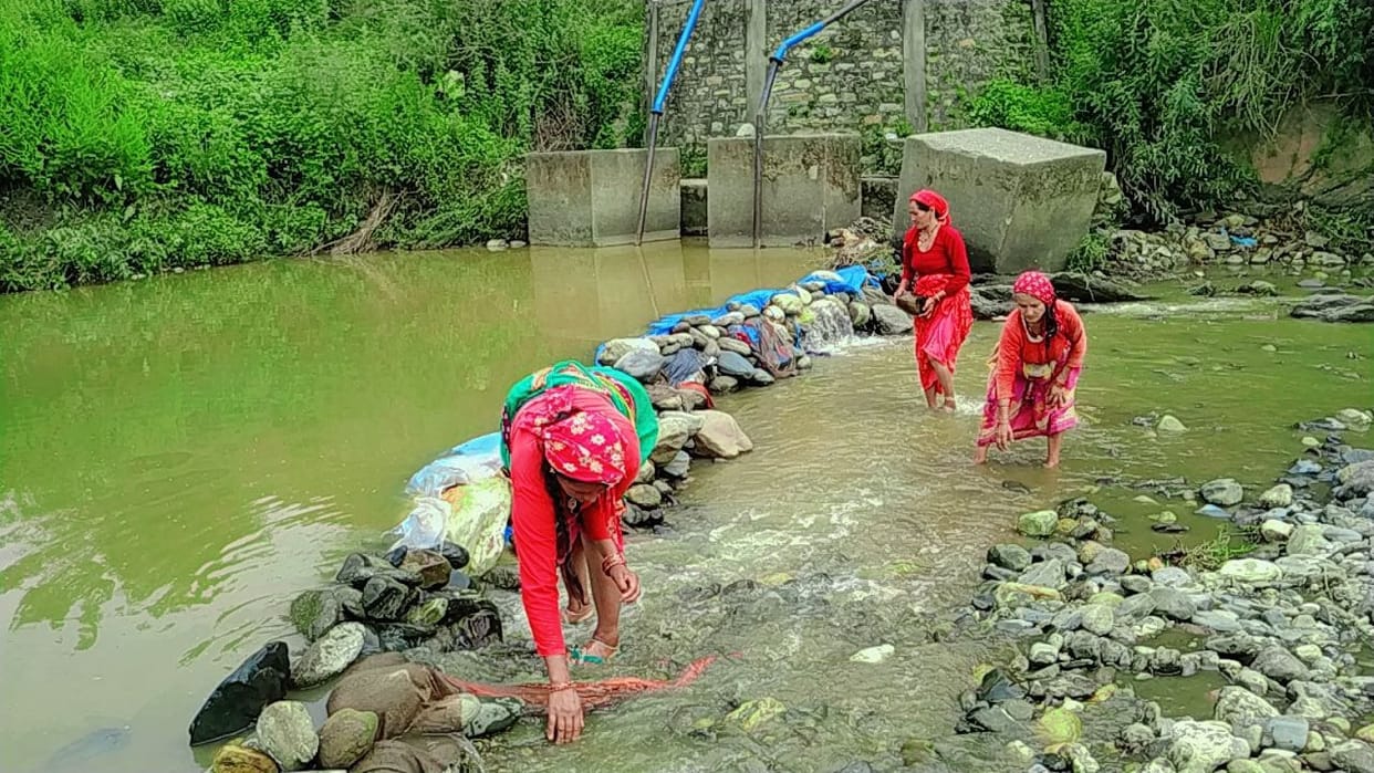 90 percent canals of irrigation sub-division Baijnath dry up due to extreme heat