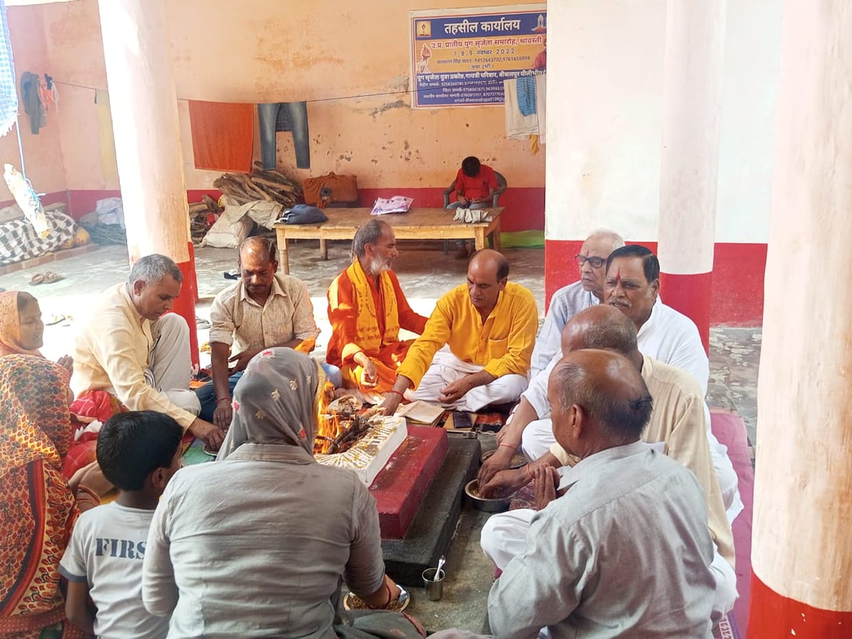 The devotees fulfilled their vows by offering sacrifices in the yagya