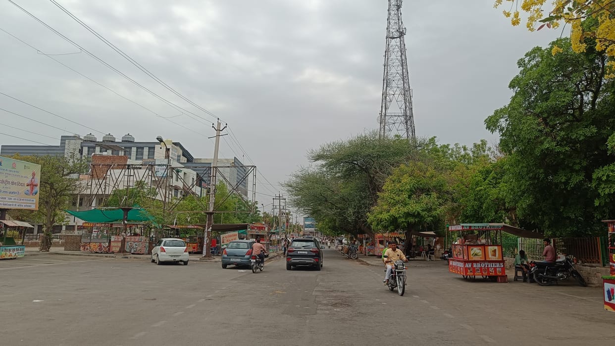 Cloudy weather increased the humidity, people were suffering from the heat