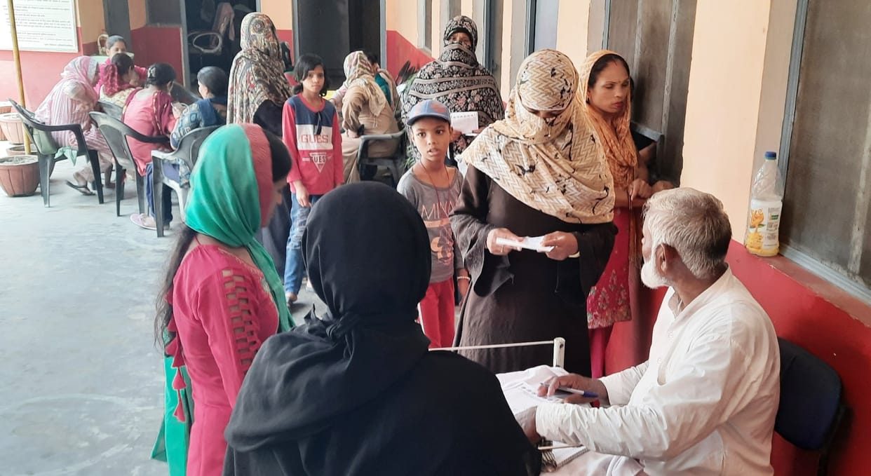 Crowd of patients suffering from skin, respiratory and stomach pain in Arogya Mela