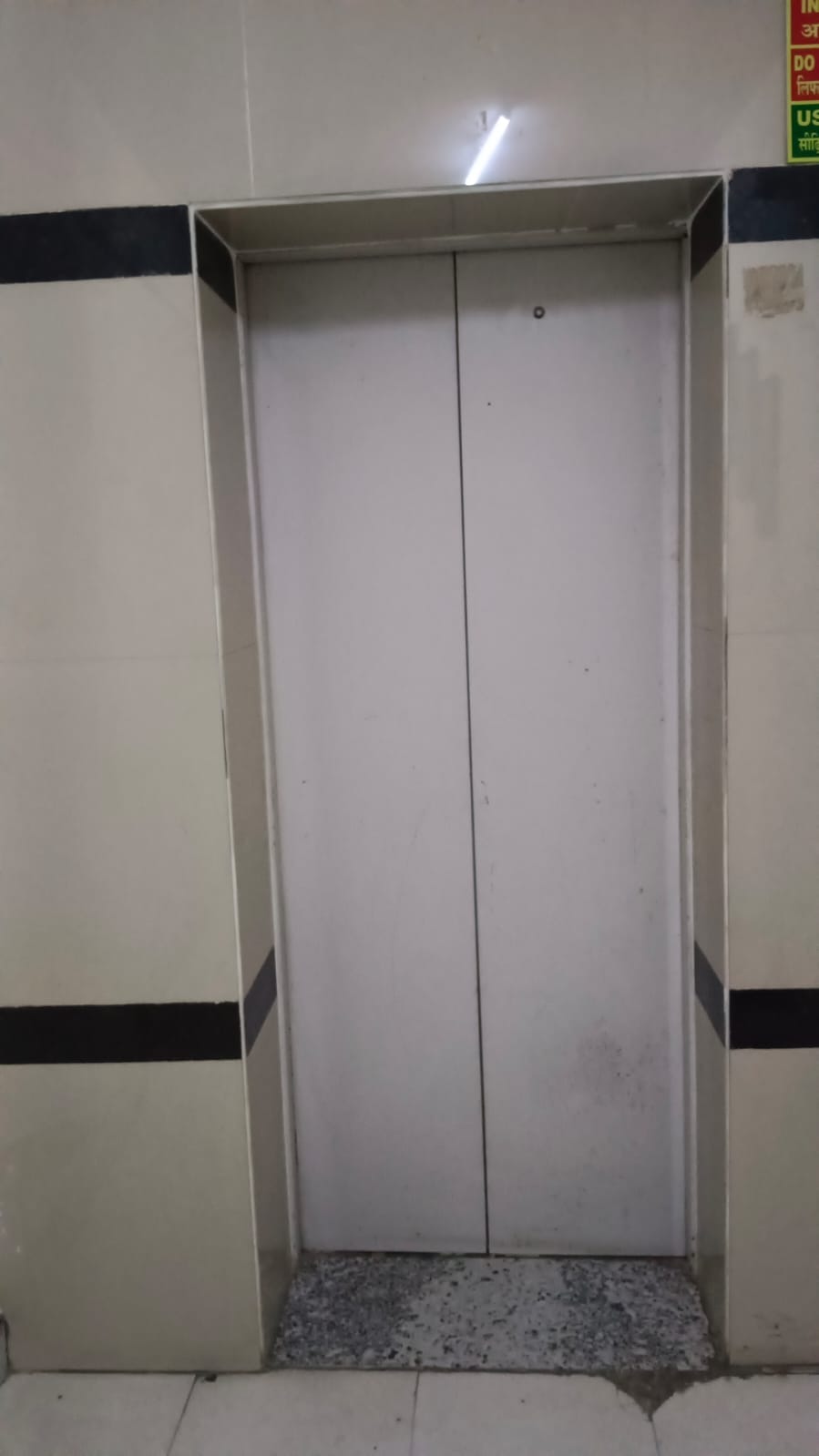 Two girls were stuck in the lift for 40 minutes