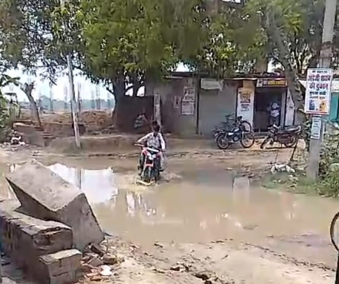 Dilapidated roads filled with lumps of water, pedestrians in trouble
